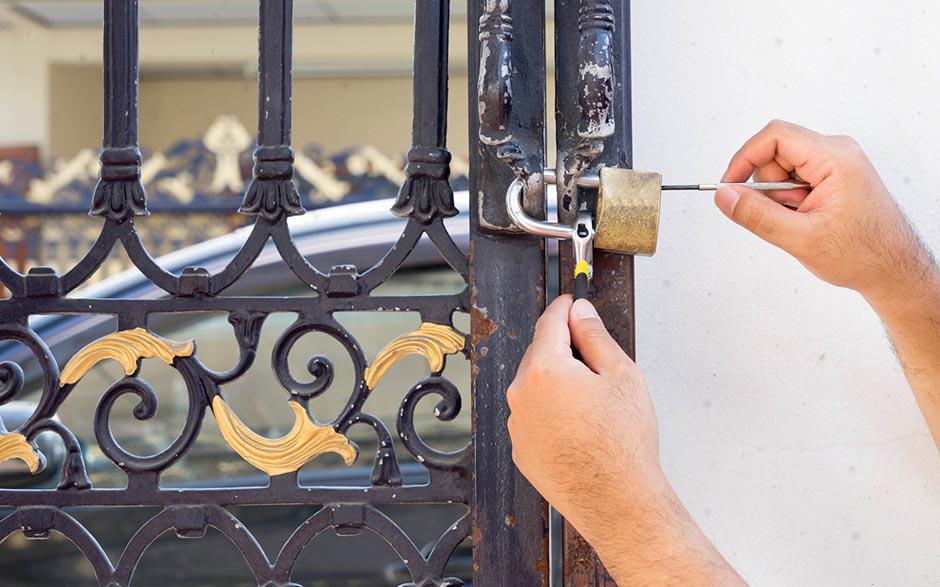 serrurier pour ouverture de porte coincée Le Blanc-Mesnil